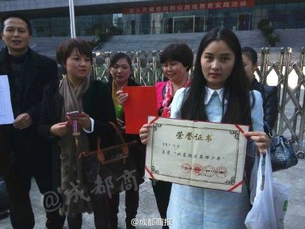 抗震小英雄涉嫌诈骗今日庭审 面对指控无悔意