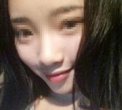 “妈妈，你最讨厌小三了，可是我却做了。因为爱，我听你的话，乖乖的没拆散人家家庭。”“我不懂事，这么小就谈了三四个男朋友，我还在酒吧上过班，感觉自己就是个废物，我好像总是多余的。”“我不想活在这个世界那么累，我还差几个月才18(岁)。”