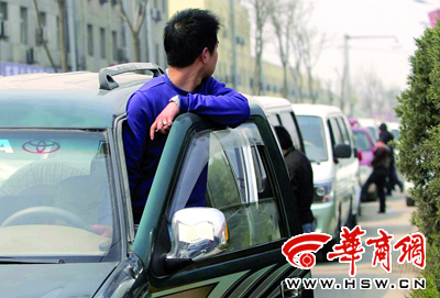 审车前必须清理违章？交通法规定二者无必然联系