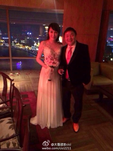 黄奕前夫向富二代女友求婚 网友质疑“爱表演”