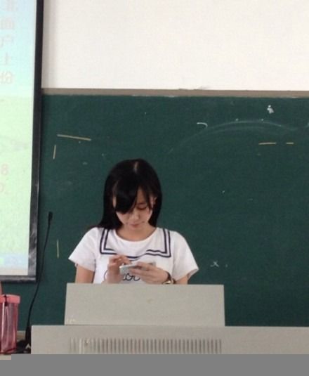 卧蚕美女老师性感照片流出 真人比网照更美(图)