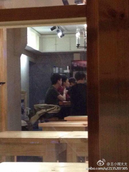 王菲谢霆锋外出就餐