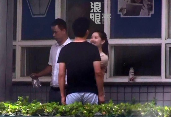 刘强东带奶茶妹看牙