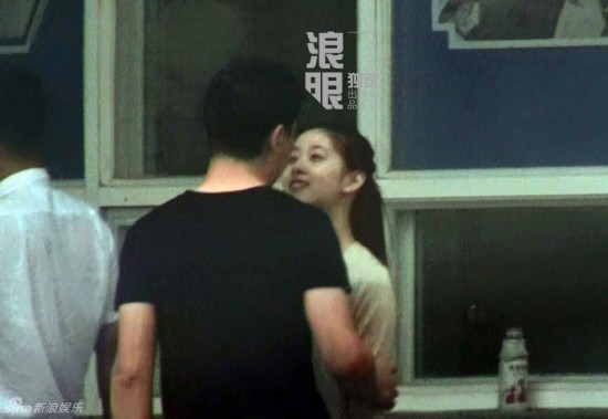刘强东带奶茶妹看牙