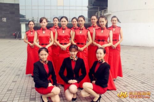 四川礼仪队长腿气质高校女神照发布 引网友围观