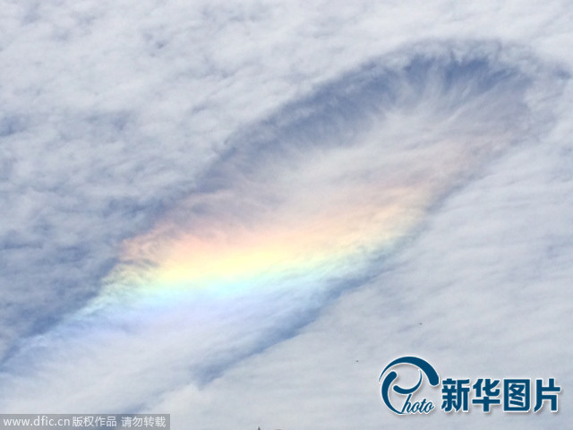 澳大利亚上空现罕见雨幡洞云 外形酷似宇宙飞船【3】