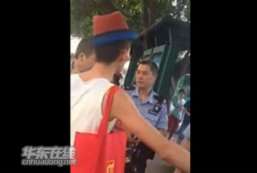 深圳两男子当街吵架 警方强调：请尊重他人隐私权