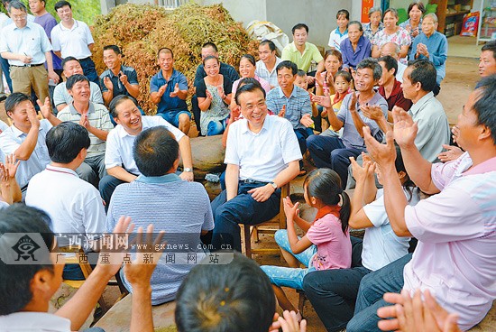 李克强总理给南宁市坛板坡乡亲们回信