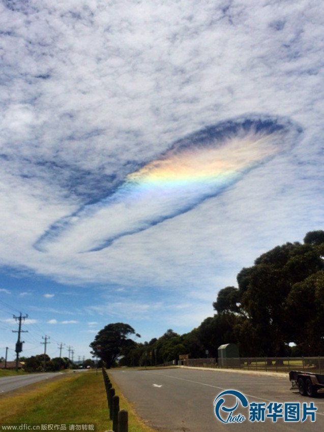 天空出现罕见巨型雨幡洞云 外形酷似宇宙飞船