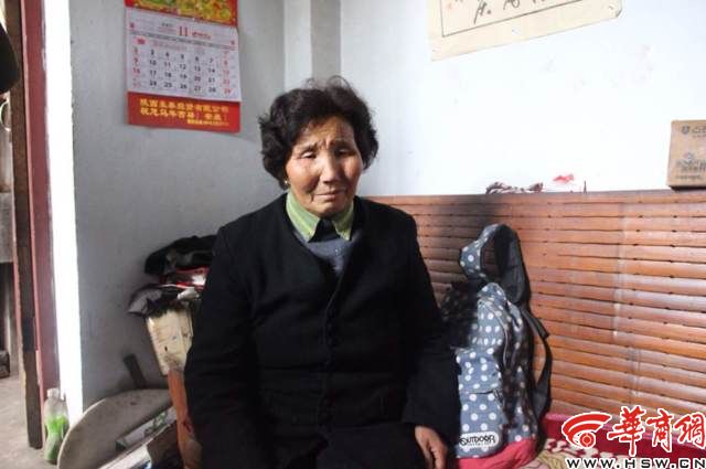 13岁女儿上网成瘾 子女难教育愁坏她老妈