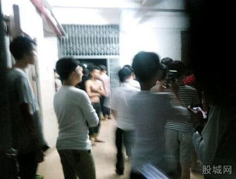 技校学生砸食堂群殴校长 现场陷入混战堪比古惑仔