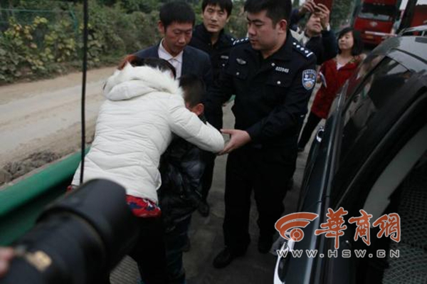 10岁男童替口渴父亲买啤酒 途中被拐到山东