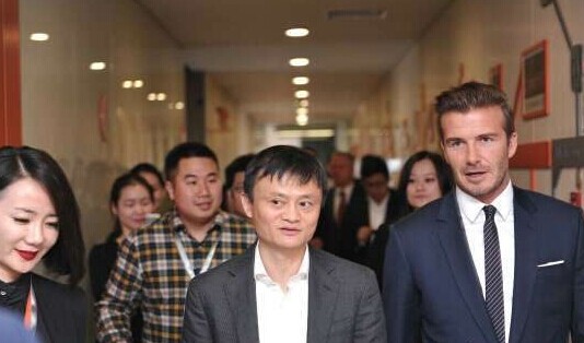 当首富遇到首帅 女员工都被贝克汉姆帅哭了