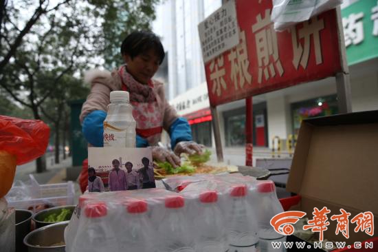 父亲病重  爱心大姐急找离家17年的弟弟