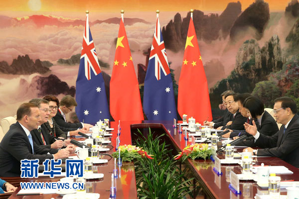 11月10日，国务院总理李克强在北京人民大会堂会见澳大利亚总理阿博特。 新华社记者庞兴雷摄