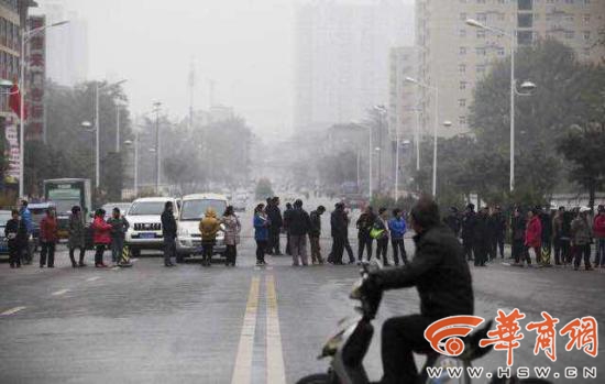 入住三年未通天然气 永福花园业主绝望堵路