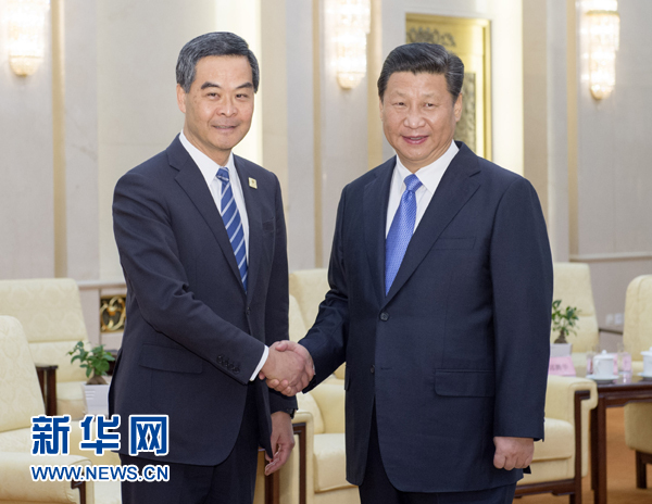 11月9日，国家主席习近平在北京人民大会堂会见来北京出席亚太经合组织第二十二次领导人非正式会议的香港特别行政区行政长官梁振英。新华社记者谢环驰摄