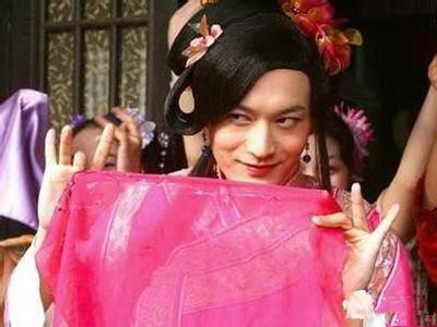 男扮女装打工20年竟无人识破 网友：神一样存在