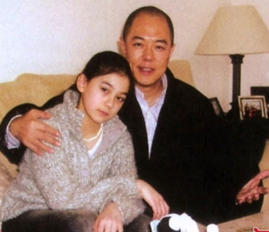 姜文20岁混血女儿近照曝光 似乎想培养女儿成为摄影师