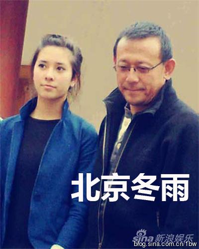 姜文20岁混血女儿近照曝光 似乎想培养女儿成为摄影师