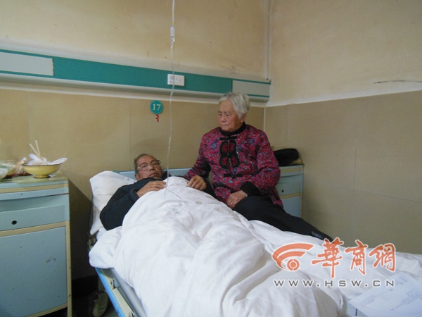 老人因5毛车费与司机起争执3根肋骨骨折 