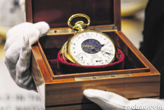 黄金怀表拍出2130万美元高价：900多零件组成（图）