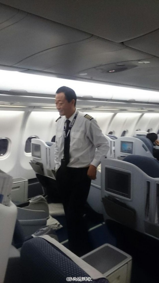 南航客机引擎起火成功迫降 机长淡定播报获赞(图)