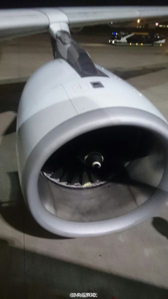 南航航班发动机起火成功迫降机长淡定播报获赞