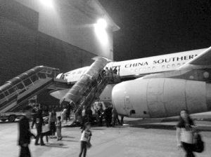机长遇“空中停车”淡定播报 网传空姐被吓哭(组图)