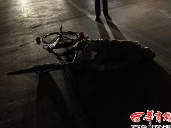 宝鸡醉汉卧桥中央  路人误以为车祸报警
