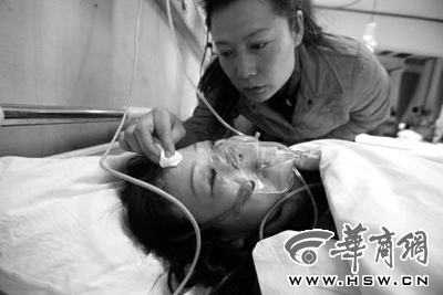 一女子K631路上突发心脏病 好心人将其护送到医院
