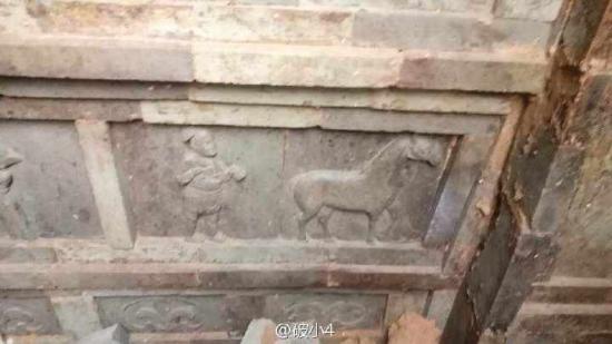 宝鸡工地发现古墓  挖掘机司机私自回填