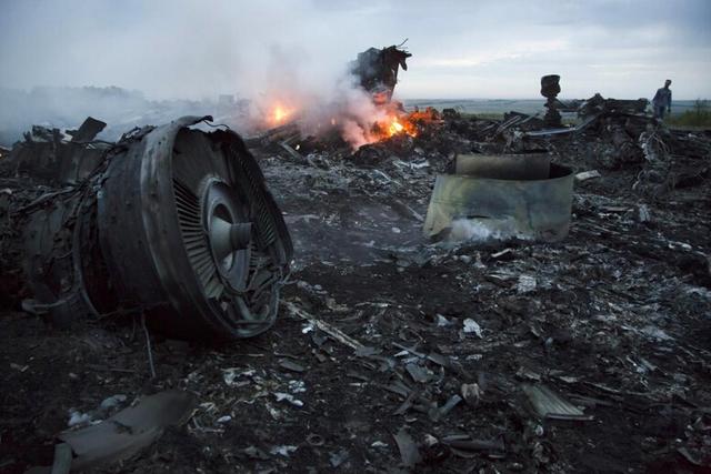 MH17残骸拟运出乌克兰坠毁现场 真凶依然不明