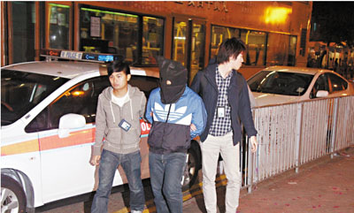 香港：17岁少女伙同新欢恐吓14岁前男友(图)
