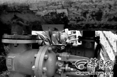 西安27岁供暖工最近忙疯了 一天跑18个小区抄数据