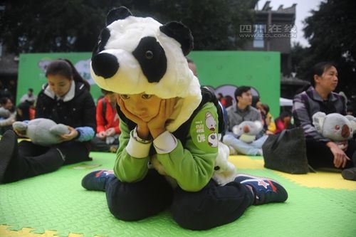 中国首个发呆比赛成都举行 约有200人参加(图)