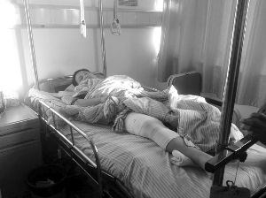 南京一公交司机称被乘客打断腿 打人者逃逸(图)