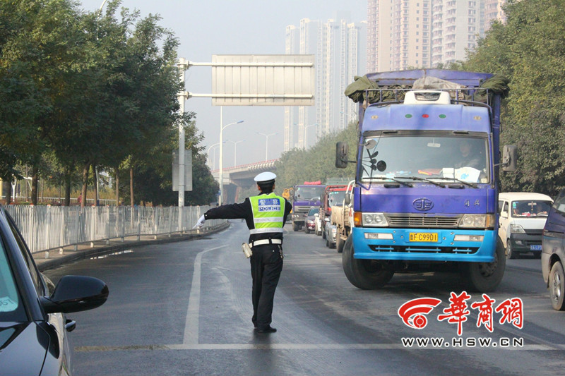 西安严查黄标车与老旧车辆 无标车将罚200元扣3分