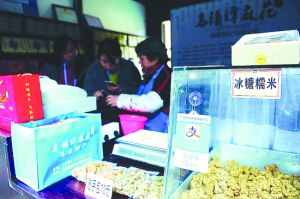 李克强探访网店第一村 称赞“这里果然名不虚传”