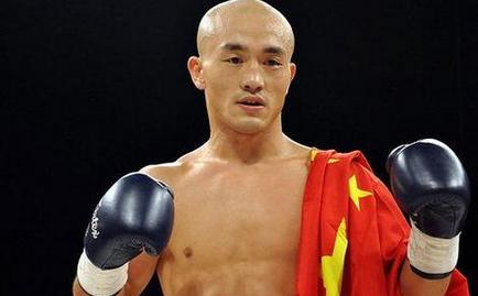 一龙5次击倒mma双料冠军 发感言：改变战术受小伤 