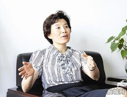 女官员半裸自杀