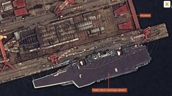原文配图：美卫星拍到辽宁舰船厂维护画面。