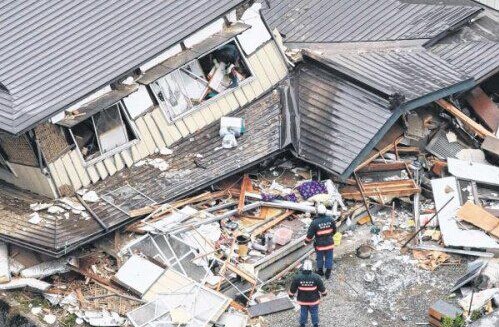 日本长野县6.8级地震致多处房屋倒塌
