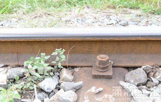 湖南衡阳发现100年前铁轨 至今仍在使用(图)