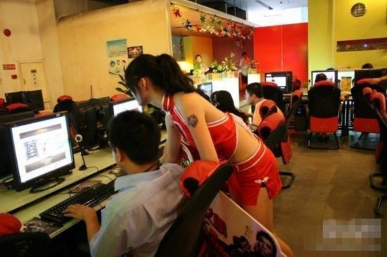 网游女陪练 面临个人信息安全和情色服务困扰
