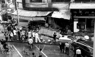 厦门一小吃店爆炸致4人遇难 路人帮忙救出一伤者