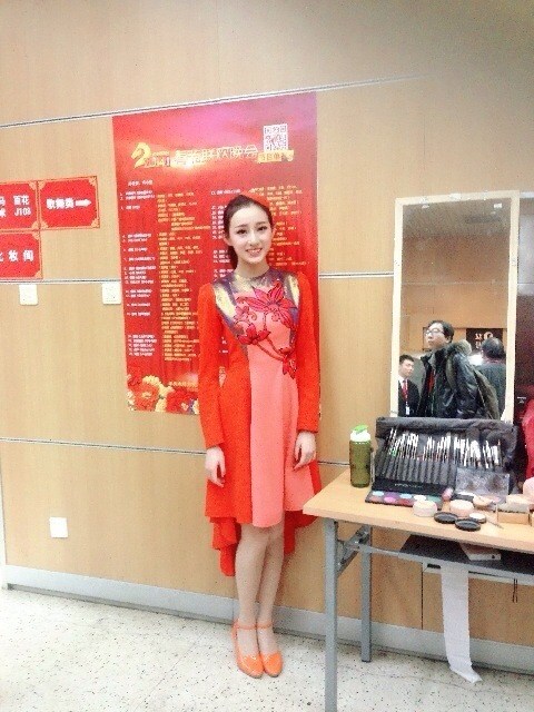 内裤滑落女主播好身材获赞 成新宅男女神