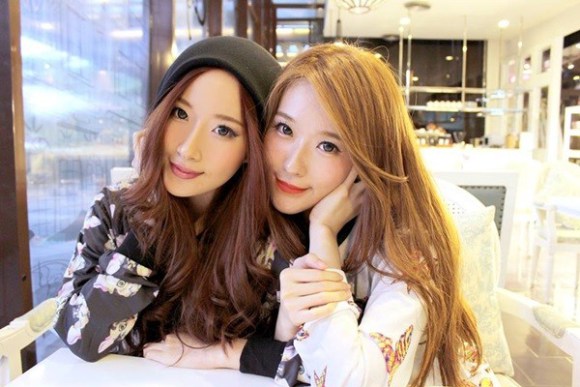 印尼姐妹花走红 多张高清私照流出
