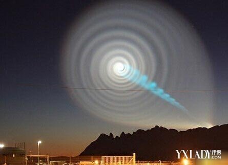【图】武昌夜空惊现光圈让人恐惧 一闪一闪白色光圈极像外星人飞船！