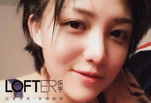 最美女纹身师形似陈冠红网络爆红